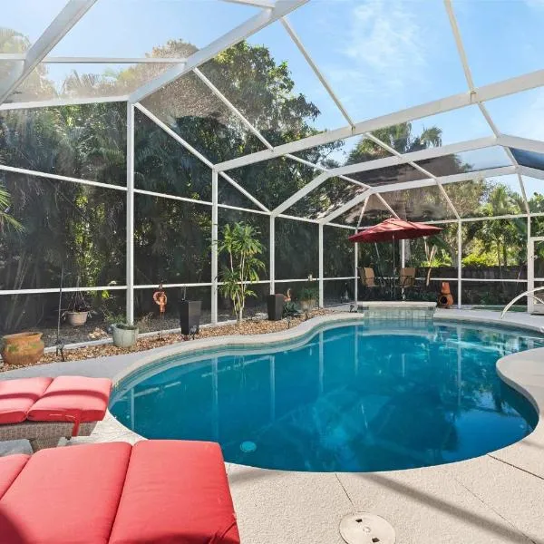 Pet Friendly Pool Home in River Reach of Naples FL, hotel en Naples