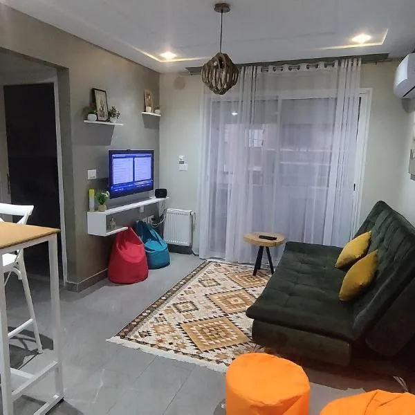Appartement Cosy, hotel v destinaci Boumhel El Bassatine