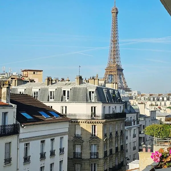 Balcony view tour eiffel, hotel in Paris
