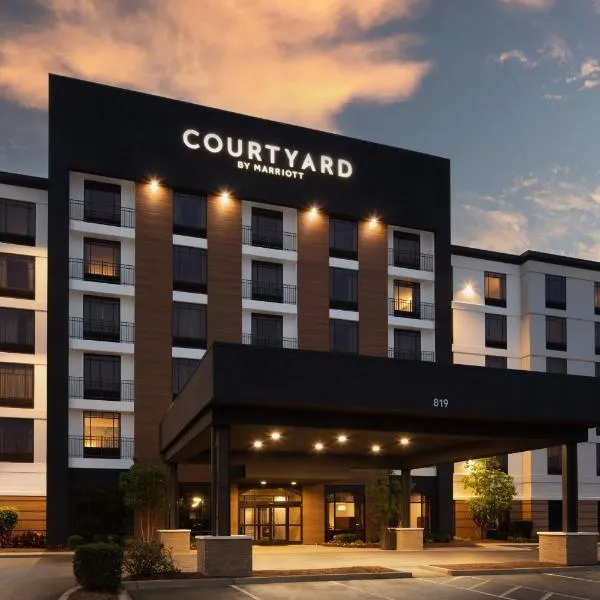 Courtyard Louisville Airport, hotel in Louisville