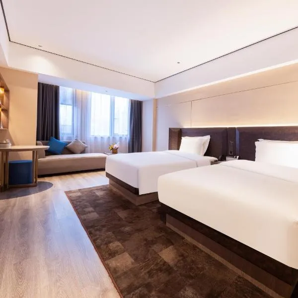 Atour X Hotel Wuhan Railway Station West Square، فندق في ووهان