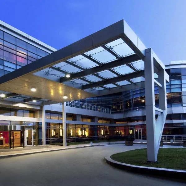 Renaissance by Crystall, hotel in Atıraw