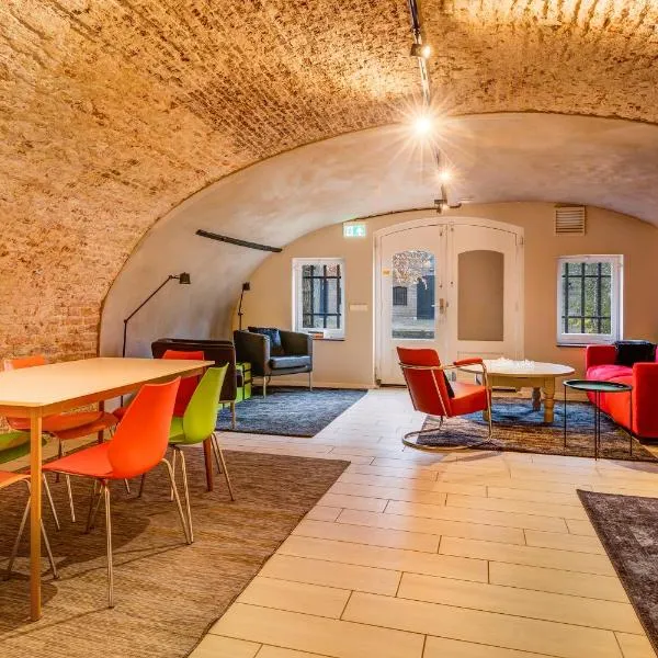 Beautiful canal apartment in Utrecht for 4 persons, hotel u gradu Utreht