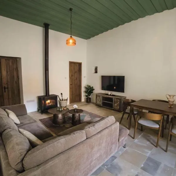 Eftychia's House，位于洛弗的酒店