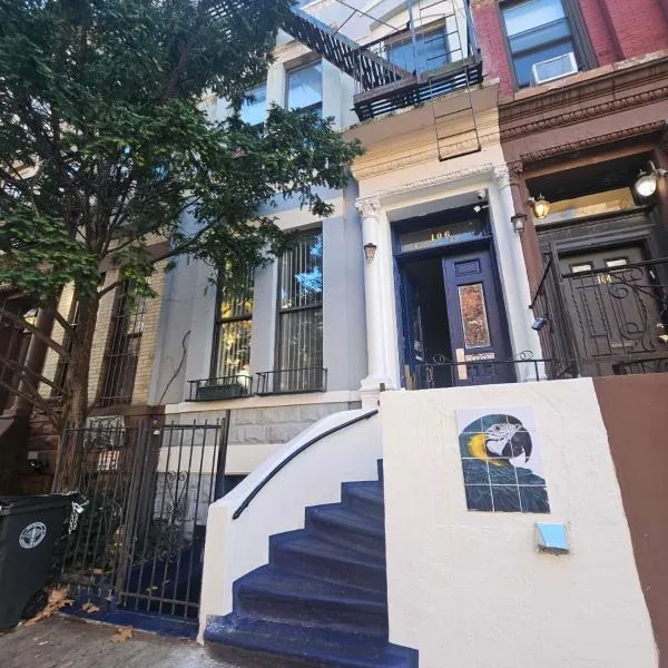Macaw Guest House, hotel v destinaci New York