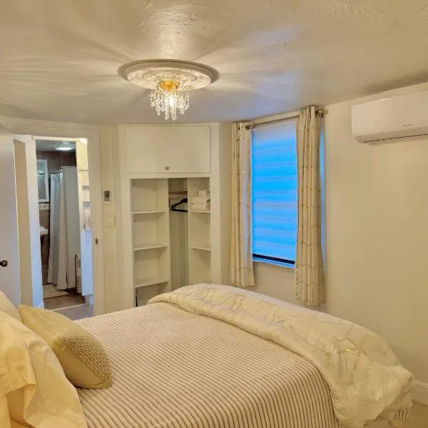 PRIVATE Cozy Guest Suite Near Hard Rock Guitar, hotel in Fort Lauderdale