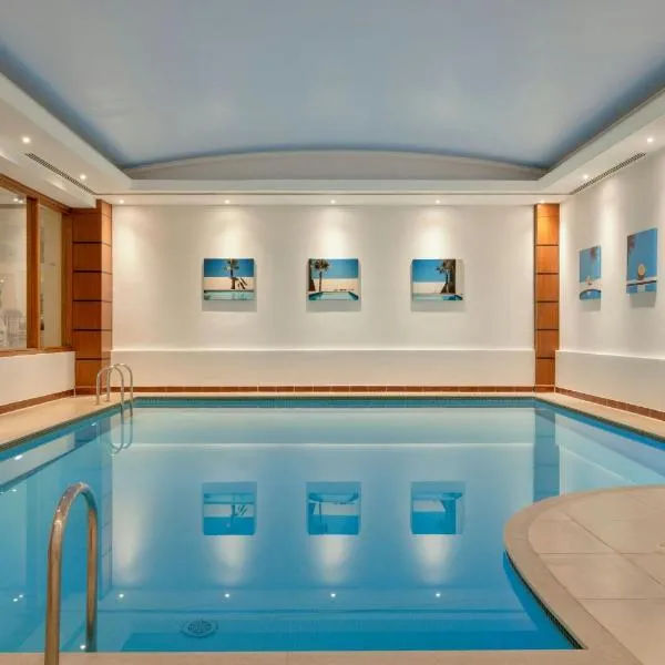 Courtyard by Marriott Tbilisi, хотел в Тбилиси