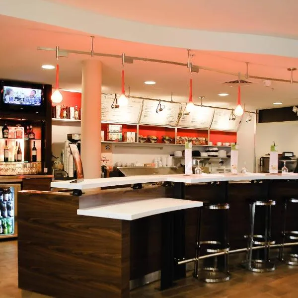 Courtyard by Marriott Salina, hotel in Salina