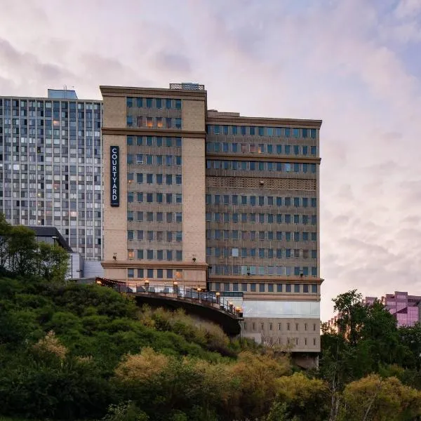 Courtyard by Marriott Edmonton Downtown, готель у місті Едмонтон