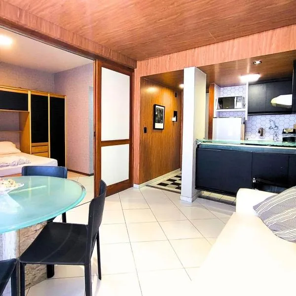 Flat Completo com cozinha no Melhor da Pituba, WIFI, Ar, Netflix, EDF Frente Mar, Piscina, hotel em Salvador