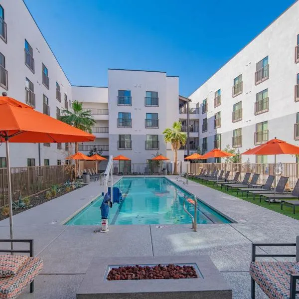 Family Friendly Phoenix Escape with Large Pool!, hotel v destinaci Phoenix