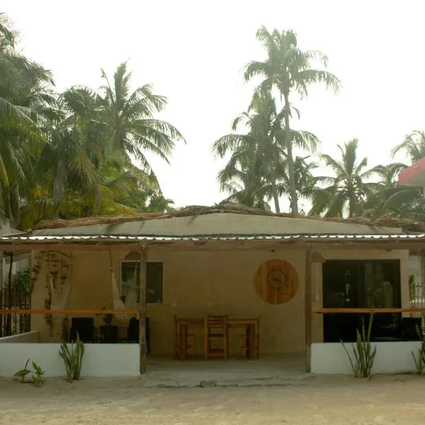 Casa Mate SecondLineBeach HOUSE EL Cuyo, hotel in El Cuyo
