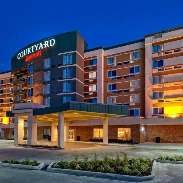 Courtyard by Marriott Westbury Long Island, hotelli kohteessa Westbury