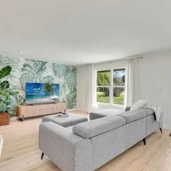 Charming Two-King-bedroom house in delightful Naples, hotel in Naples