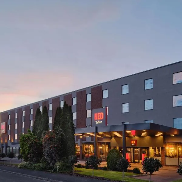 Radisson RED London Gatwick Airport, ξενοδοχείο στο Κρόλεϊ