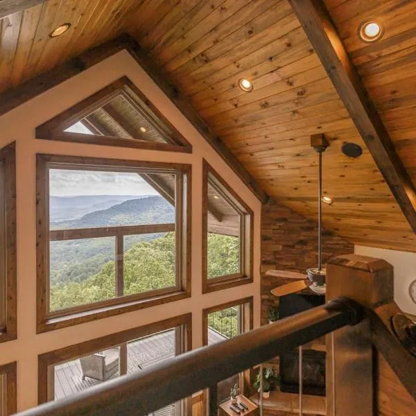 Canyon View Treehouse- Relaxing Getaway in Jasper with an Amazing View โรงแรมในJasper