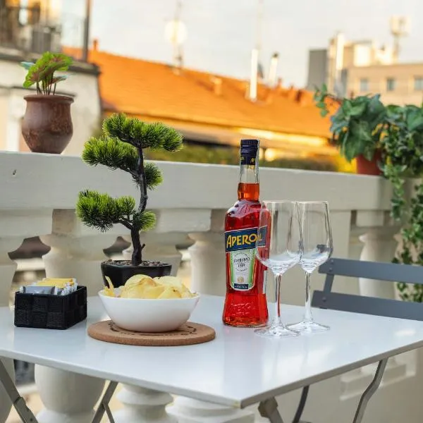 Milano City Life Elegant Penthouse with terrace, wi-fi Netflix, Subway 5 min - very convenient location, hotel in Milan