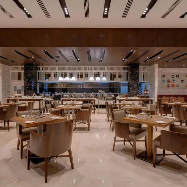 Courtyard by Marriott Surat, hôtel à Surate