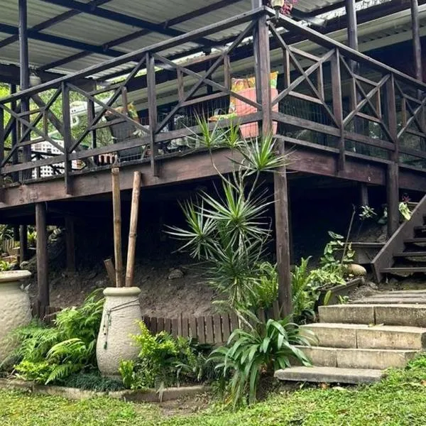 Garden View Seaside Chalet, hotel i Hibberdene