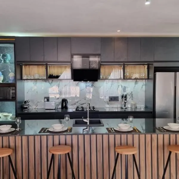 Luxury Fairland Fully Serviced Cottages, מלון ביוהנסבורג