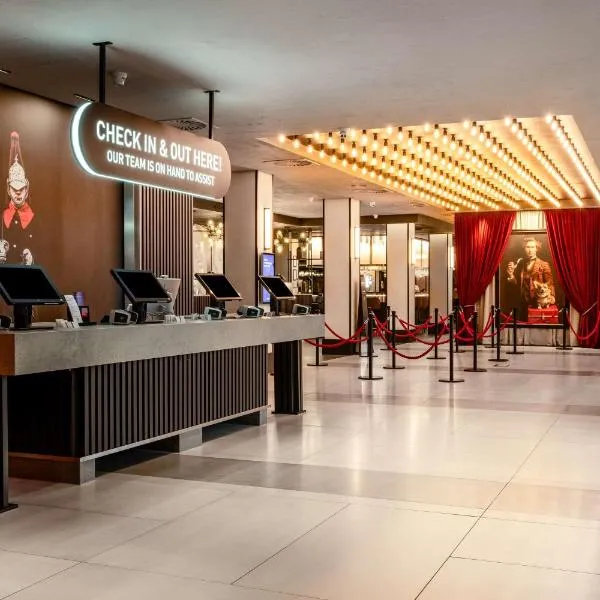 Radisson RED London Heathrow, Hotel in Harmondsworth