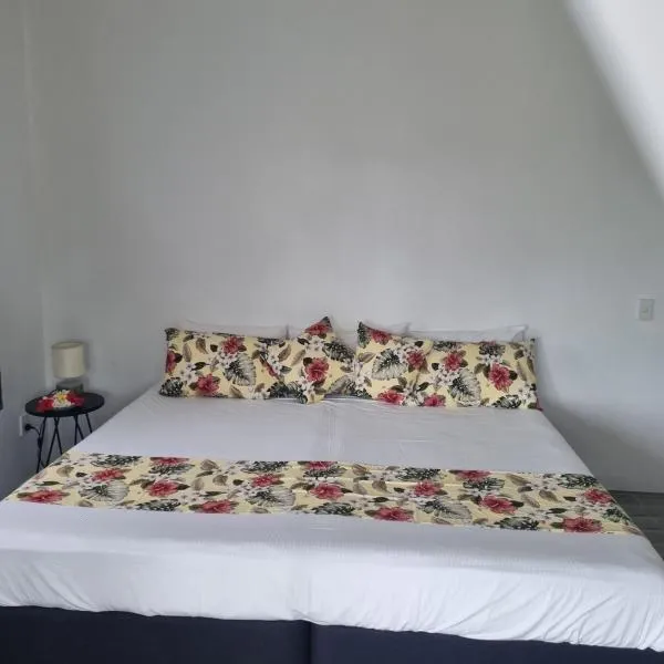 Mama MIREKA Homestay, מלון בArorangi