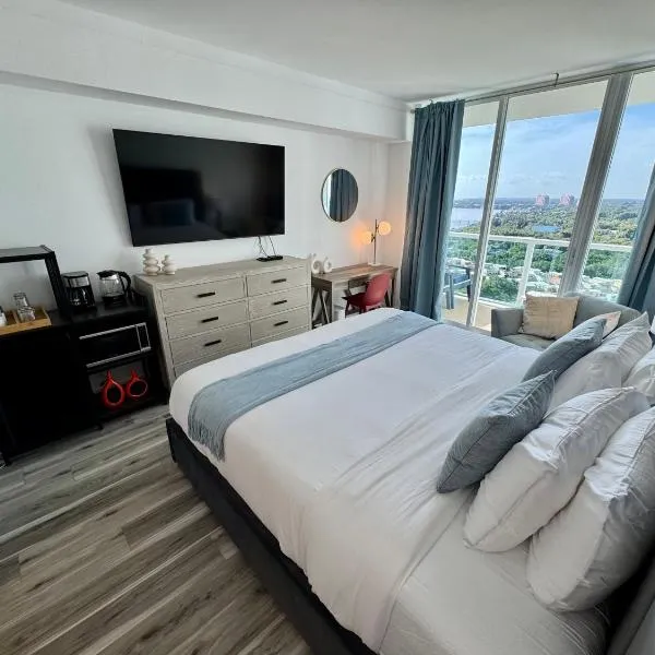 Balcony Ocean View ! Pool - WiFi - Gym - Parking, hotel i Miami