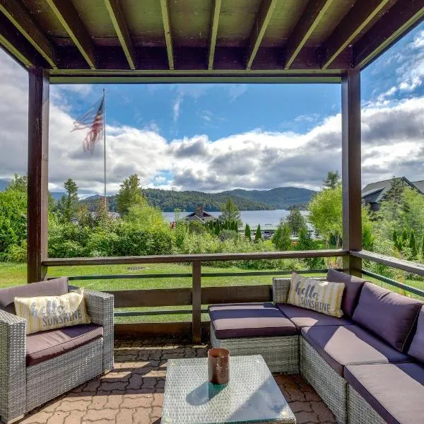 Lake Placid Condo with Patio - Walk to Beach!, ξενοδοχείο σε Lake Placid