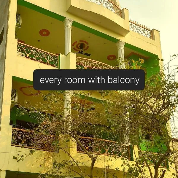 Anukampa Paying Guest House, hotel in Agra