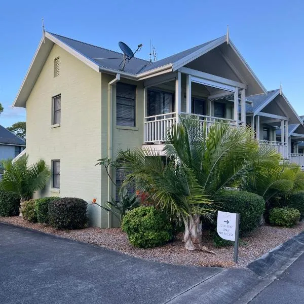 Raffertys Resort Lakeside Terrace Plus 5 Star, hotel v destinaci Cams Wharf