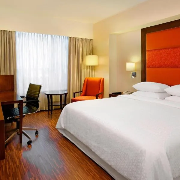 Four Points by Sheraton Ahmedabad, hotel v destinaci Ahmadábád