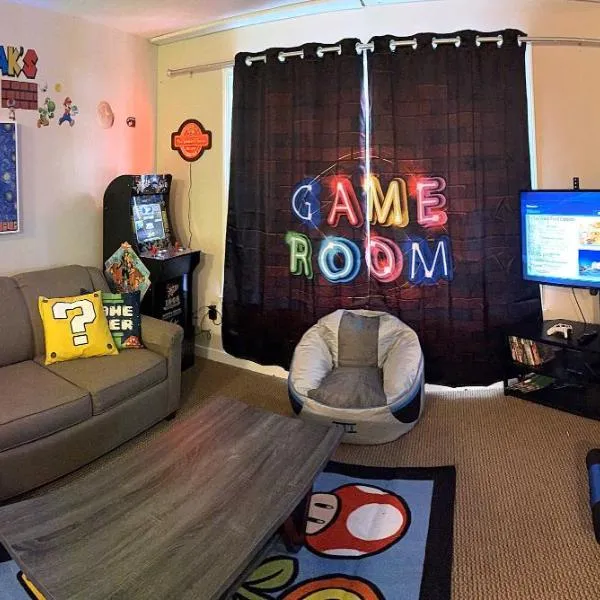 Game Night Suite at Jiminy Peak Ski OnOff Sleeps 4, hotel in Hancock