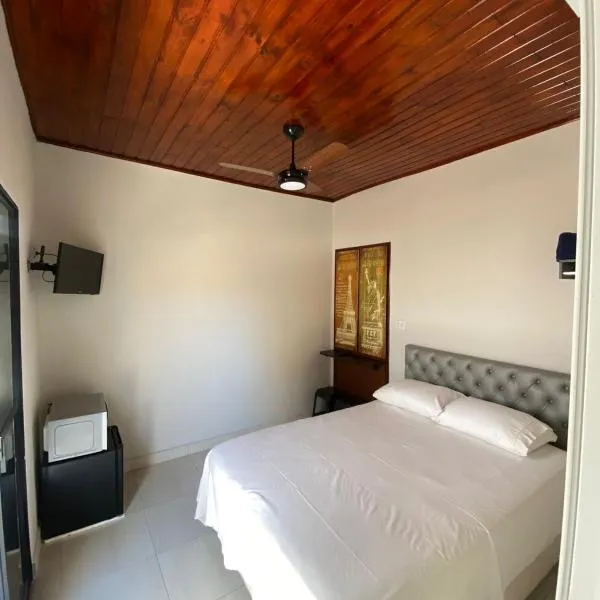 Família Bonette II: Cananéia'da bir otel