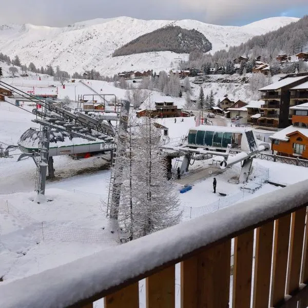 Duplex 6 personne au pied des pistes, hôtel à Allos