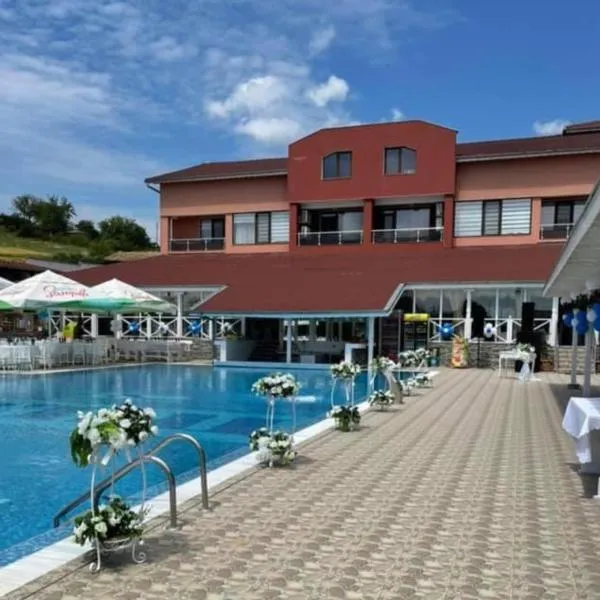 Плувен комплекс Фъц, hotel v destinaci Opaka