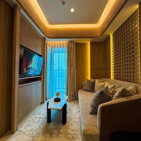 Apt Embarcadero 2BR with Netflix & Pool by Damaresa, hôtel à Pondokpucung