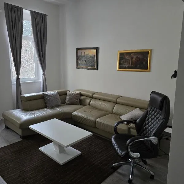 Sarajevo central quiet apartment,private free parking,位于萨拉热窝的酒店