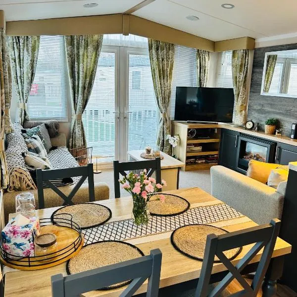 Luxury Cozy Caravan at Seaton Sands, Hotel in Port Seton