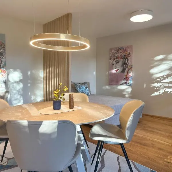 "THREE" - Premium Apartments Seekirchen, modern, zentral gelegen, Hotel in Seekirchen am Wallersee