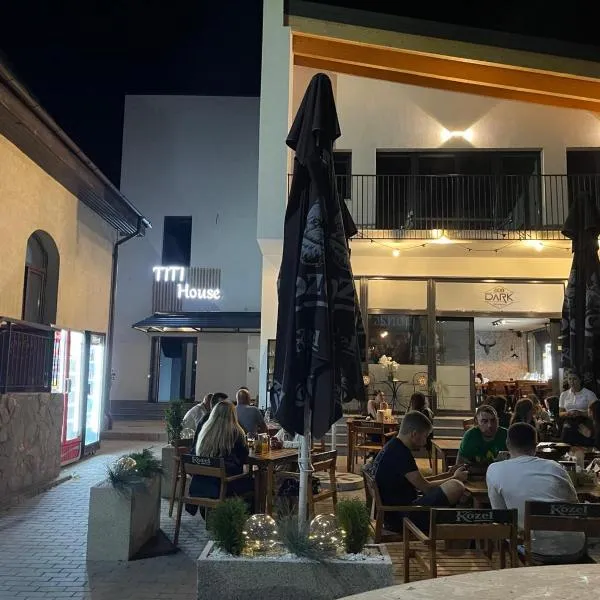 Titi House Borsa, hôtel à Borsa