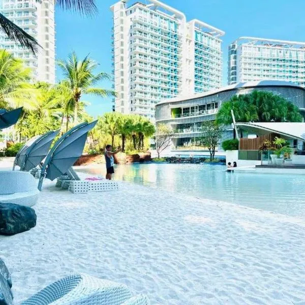 Metro Manila Cityscape Charm at Azure Urban Resort Paranaque near NAIA Airport, hotel u Manili
