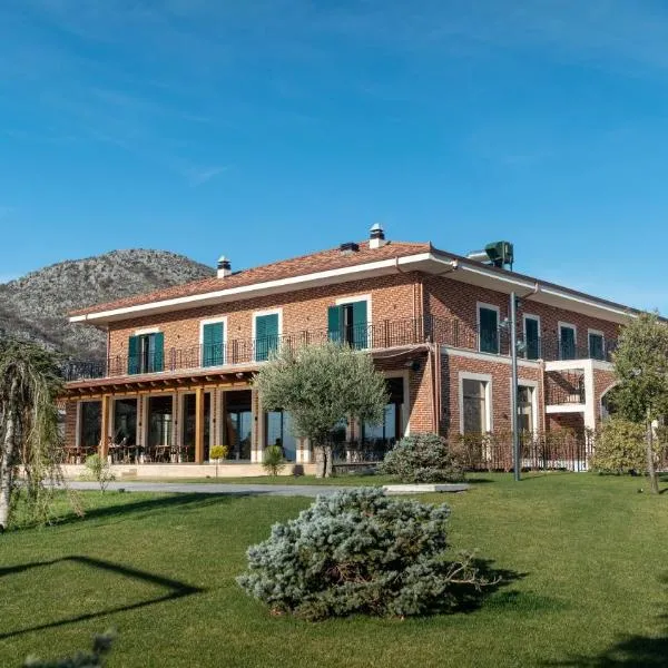Porta e Alpeve, hotel en Gradec