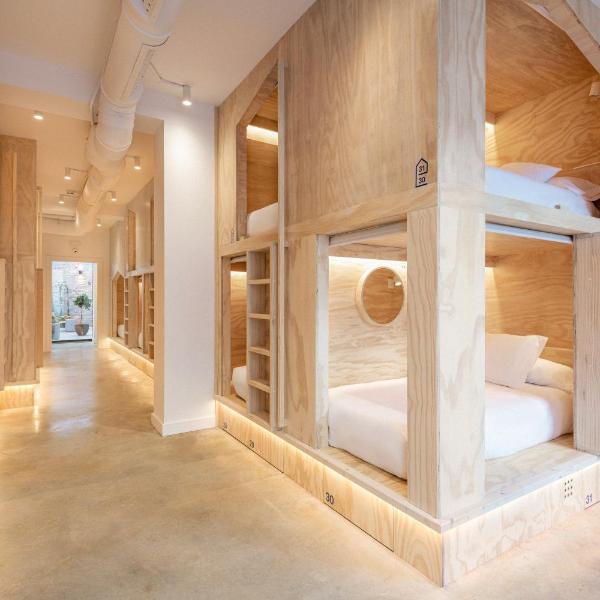 Colo Colo Hostel Valencia - Single Private Beds, Валенсия