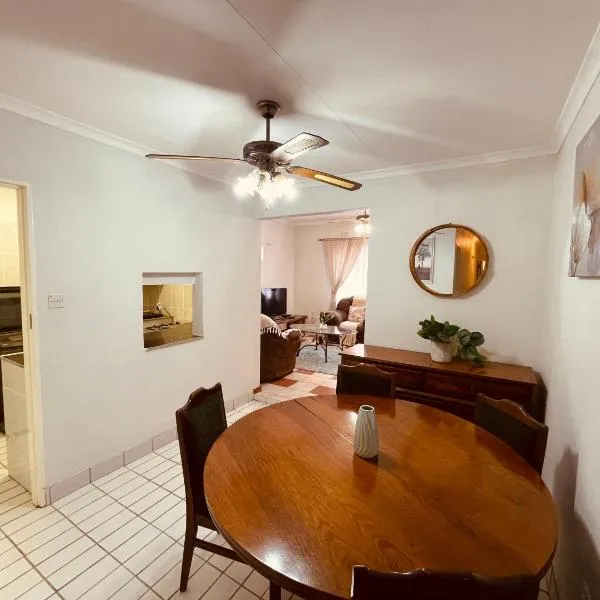 Melrose place, hotel in Francistown