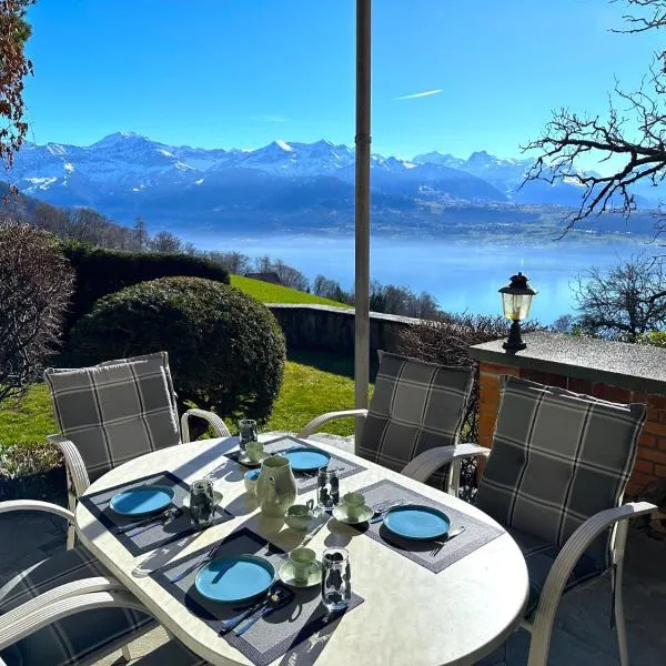 SwissHut Stunning Views Alps Lake - Chalet Chrutzwag, hotel en Sigriswil