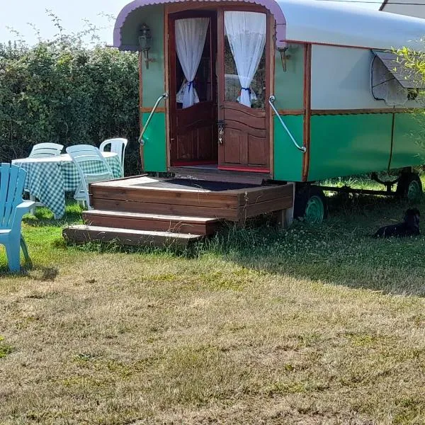 Le Clos des Epinettes, hotel in Angé