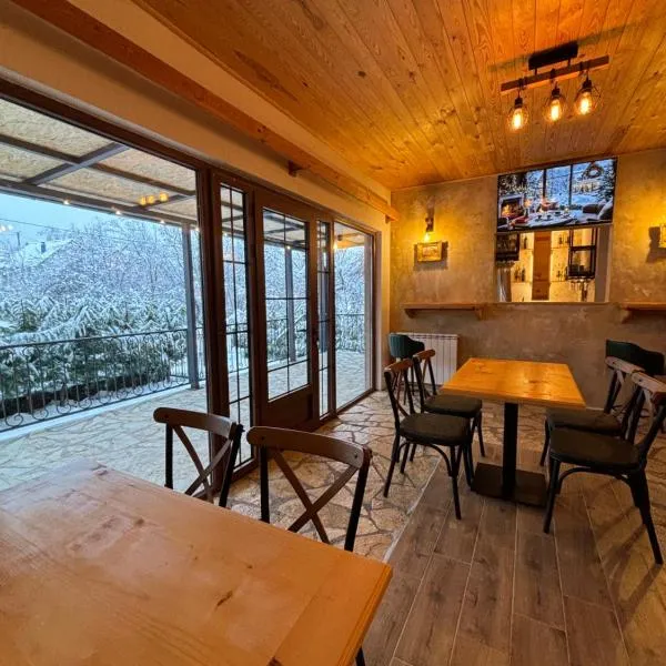 Pubhouse & Rooms Pahulja, hotel in Kolašin