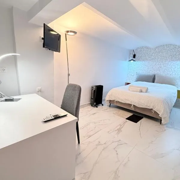 Riad-Entreplanta 2, hotel in Melilla