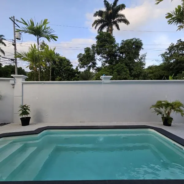 Riverside Poolside Apartment, hotel in San Juan