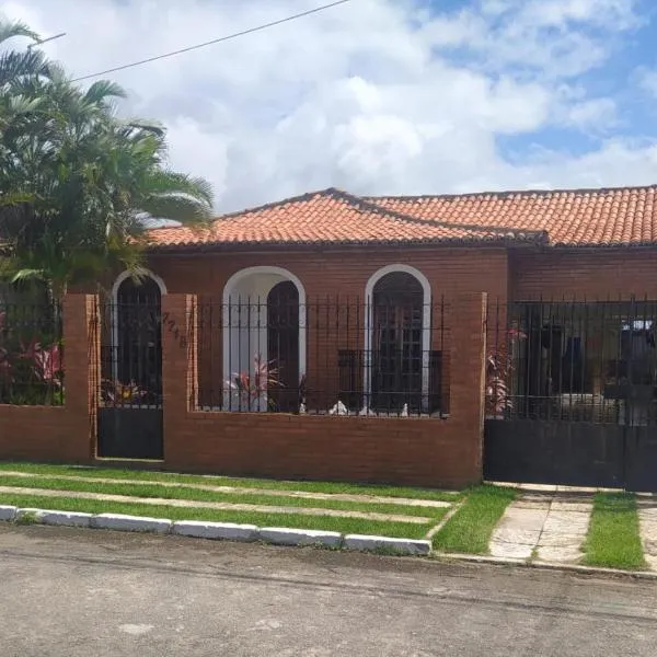 Quarto com 3 camas, hotel en Natal
